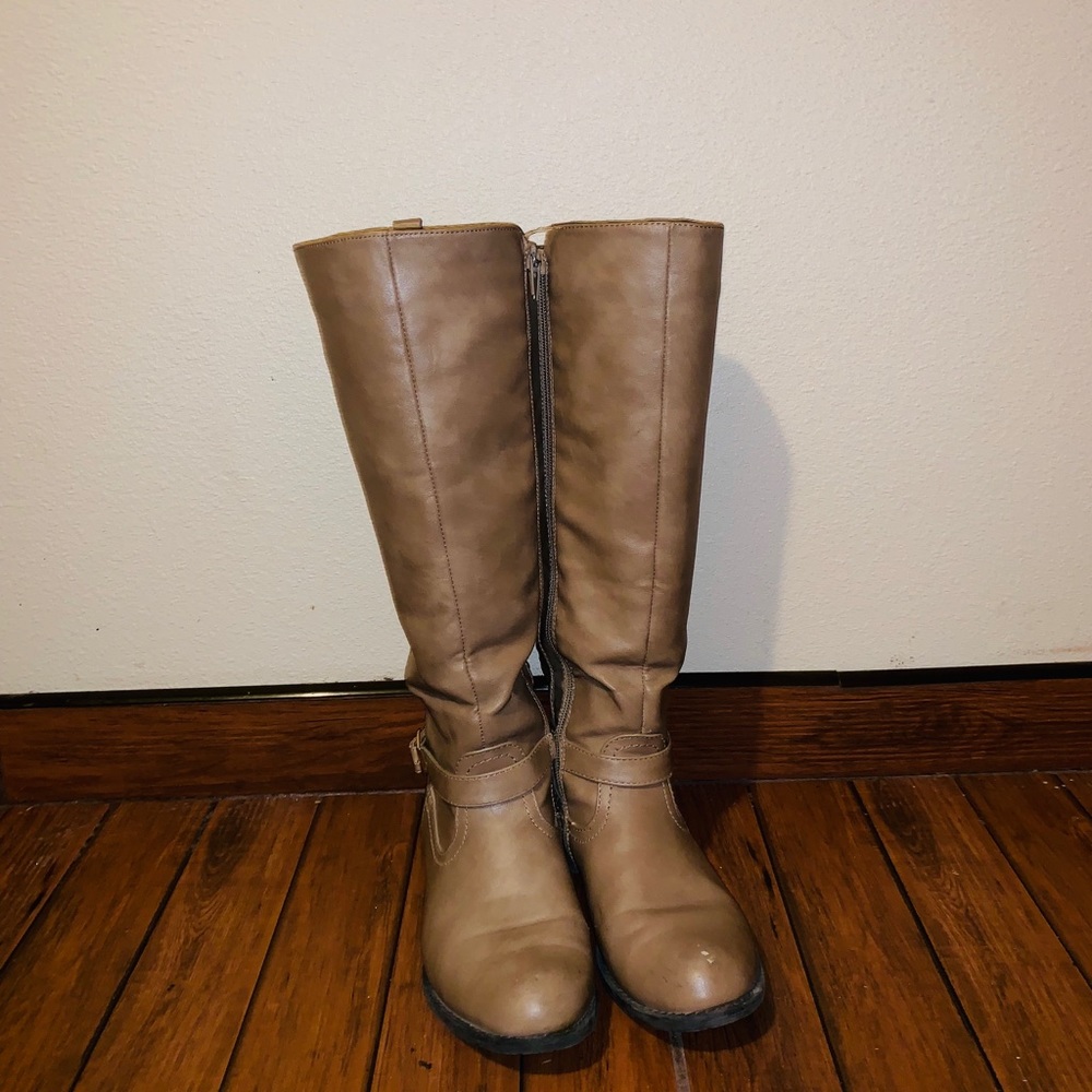 Tan boots - Picture 2 of 4